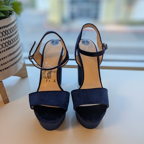 Nine West Velvet Platforms - Picture 3 of 5